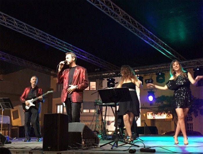 VILANOVA DEL CAMÍ (l'Anoia) · Ball Festa Major · Jaume, Francesc, Marcel, Laura Martín i Laura Mercè ·04/09/2015