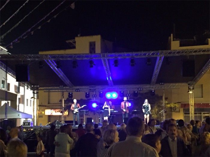 VILANOVA DEL CAMÍ (l'Anoia) · Ball Festa Major · Jaume, Francesc, Marcel, Laura Martín i Laura Mercè ·04/09/2015