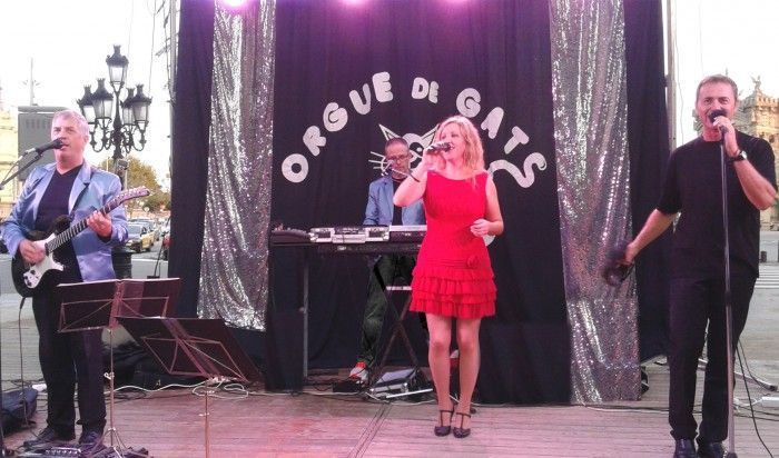 BARCELONA (Colom, Rambla, Port Vell) Ball Festa Gent Gran Disctricte Ciutat Vella amb Orgue de Gats Quartet · 07/10/2016