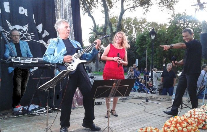 BARCELONA (Colom, Rambla, Port Vell) Ball Festa Gent Gran Disctricte Ciutat Vella amb Orgue de Gats Quartet · 07/10/2016