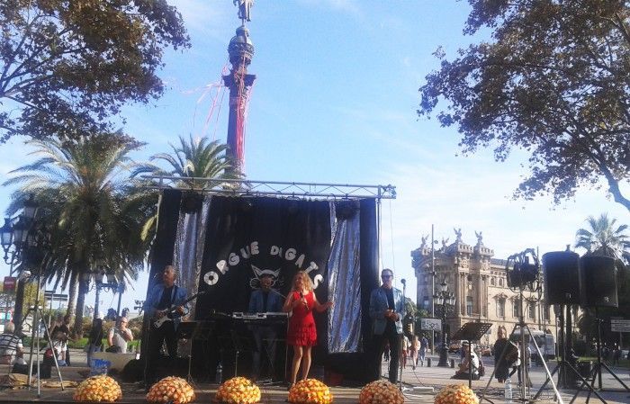 BARCELONA (Colom, Rambla, Port Vell) Ball Festa Gent Gran Disctricte Ciutat Vella amb Orgue de Gats Quartet · 07/10/2016