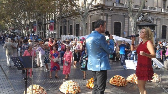 BARCELONA (Colom, Rambla, Port Vell) Ball Festa Gent Gran Disctricte Ciutat Vella amb Orgue de Gats Quartet · 07/10/2016