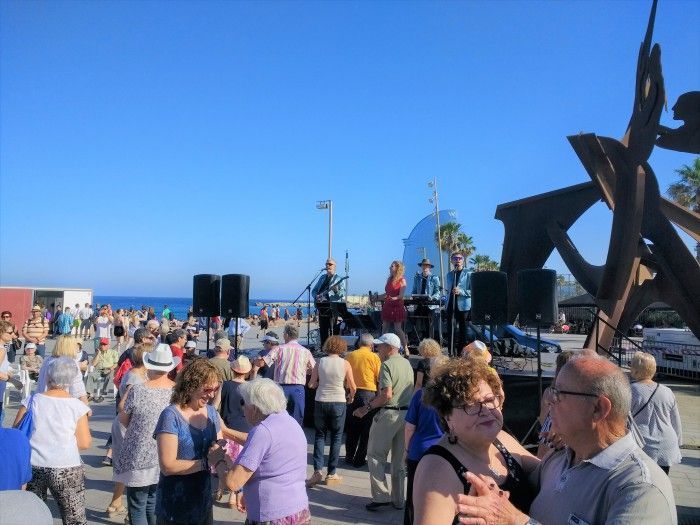 08/06/2017 – BARCELONA – Ball Plaça del Mar