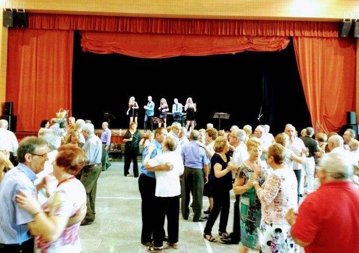 12/10/2017 – VILANOVA DEL CAMÍ (l'Anoia) – Ball Festa Major (Jaume, Francesc, Rita, Lourdes, Cris)