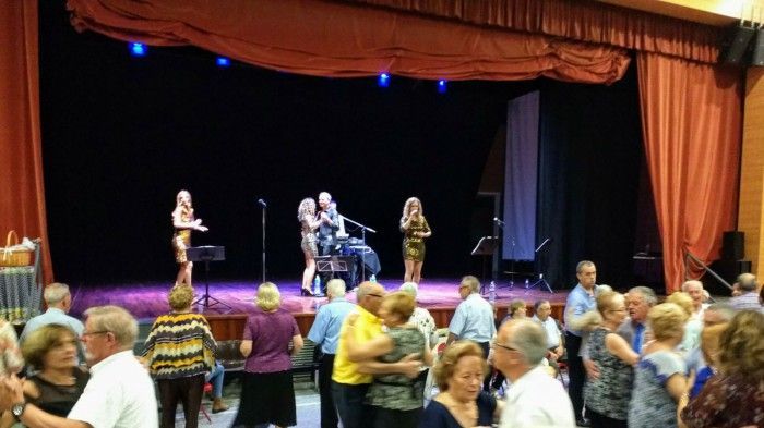 12/10/2017 – VILANOVA DEL CAMÍ (l'Anoia) – Ball Festa Major (Jaume, Francesc, Rita, Lourdes, Cris)