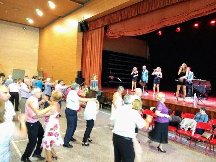 12/10/2017 – VILANOVA DEL CAMÍ (l'Anoia) – Ball Festa Major (Jaume, Francesc, Rita, Lourdes, Cris)