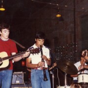 AVIÀ (Berguedà) Presentació oficial del grup Orgue de Gats a la plaça Padró · Festa Major 28/08/1981