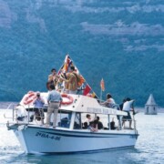 VILANOVA DE SAU (Osona) · Inauguració de la barca "El fadrí de Sau" Orgue de Gats posant música a la festa · 15/06/1996