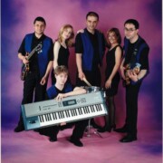 FOTO PROMOCIONAL Orgue de Gats (6 components) Jaume Fíguls (baix) Eduard Sardans (teclats) Jordi Prat (bateria) Toni Ortega (guitarra i veu) Sandra i Susanna (cantants).