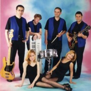 FOTO PROMOCIONAL Orgue de Gats (6 components) Jaume Fíguls (baix) Eduard Sardans (teclats) Jordi Prat (bateria) Toni Ortega (guitarra i veu) Sandra i Susanna (cantants).