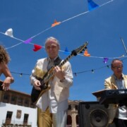 AQUARIUS Campanya d'anuncis per televisió i xarxes "los animadores del verano 2019" Imatges del rodatge al Poble Espanyol de Barcelona. Orgue de Gats en va ser un dels grups protagonistes.