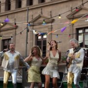 AQUARIUS Campanya d'anuncis per televisió i xarxes "los animadores del verano 2019" Imatges del rodatge al Poble Espanyol de Barcelona. Orgue de Gats en va ser un dels grups protagonistes.
