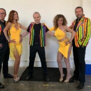 AQUARIUS Campanya d'anuncis per televisió i xarxes "los animadores del verano 2019" Imatges del rodatge al Poble Espanyol de Barcelona. Orgue de Gats en va ser un dels grups protagonistes.