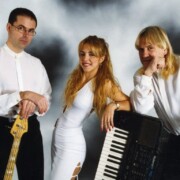 SESSIÓ FOTOS PROMOCIONALS 2002 · Jaume Fíguls (baix) Paco Granged (cantant i guitarra) Cris (teclats)