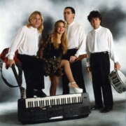 SESSIÓ FOTOS PROMOCIONALS 2002 · Jaume Fíguls (baix) Paco Granged (cantant i guitarra) Cris (teclats) Àngel Àrias (bateria)